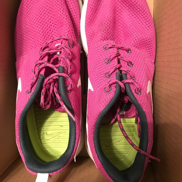 Nike Roshes size 8. Worn only a few times. - Picture 3 of 4
